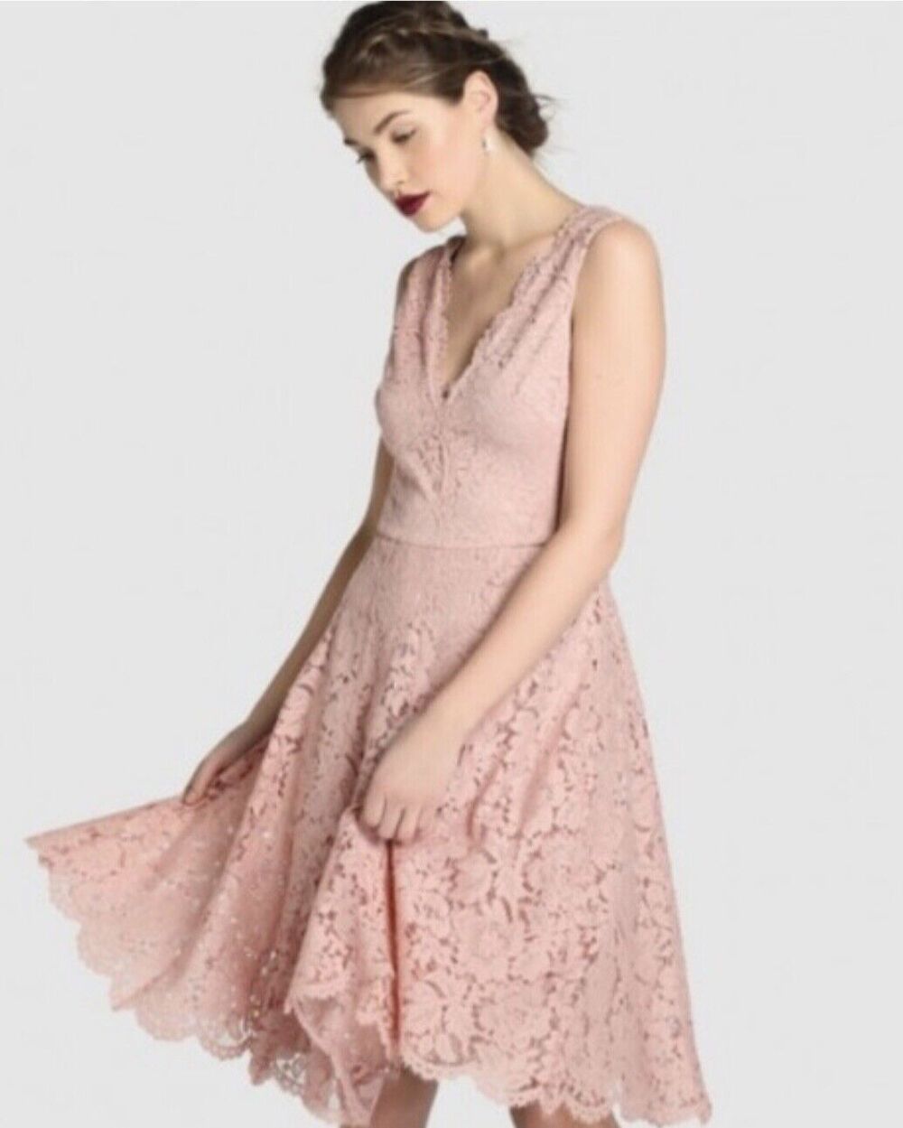 Vera Wang Size 10 Blush Pink Lace Dress Lined Plunge Neckline Feminine Occasion